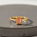 0.90 Karat Pembe Turmalin Pırlanta Yüzük, Zümrüt Kesim Altın Yüzük