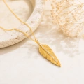 14 Ayar Altın Kuş Tüyü Kolye – Zarif Tüy Motifli Kolye