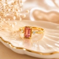0.90 Karat Pembe Turmalin Pırlanta Yüzük, Zümrüt Kesim Altın Yüzük
