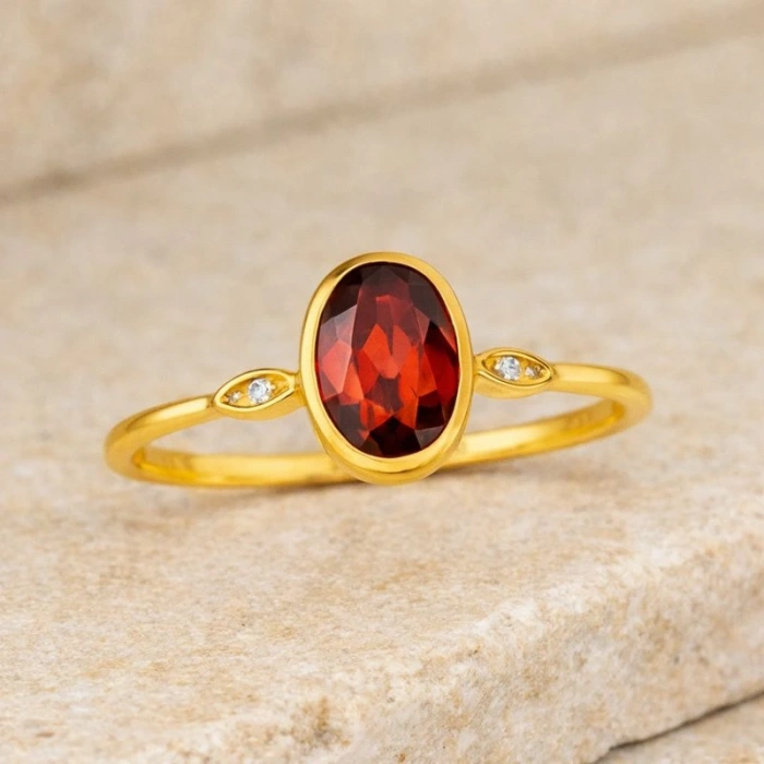14 Ayar Altın Oval Kesim Yakut Yüzük
