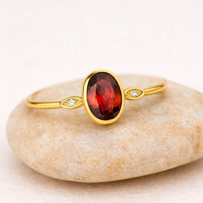 14 Ayar Altın Oval Kesim Yakut Yüzük