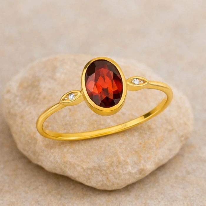 14 Ayar Altın Oval Kesim Yakut Yüzük