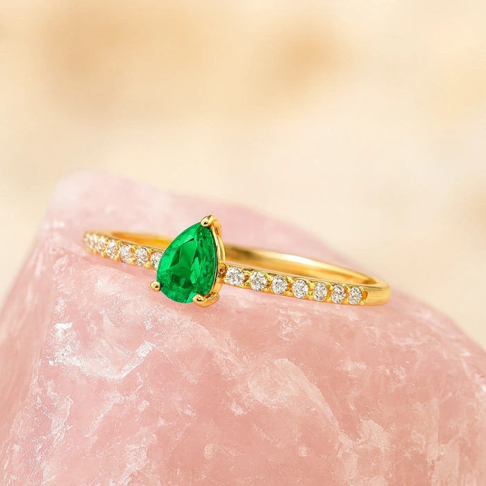 14K Solid Gold Green Emerald Minimal Ring