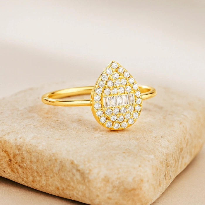 14K Gold Baguette Ring, Minimalist Gold Wedding Band, Elegant Engagement Ring