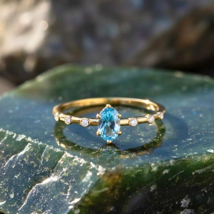 0.35 Karat Mavi Topaz Pırlanta Yüzük, Minimal Altın Yüzük