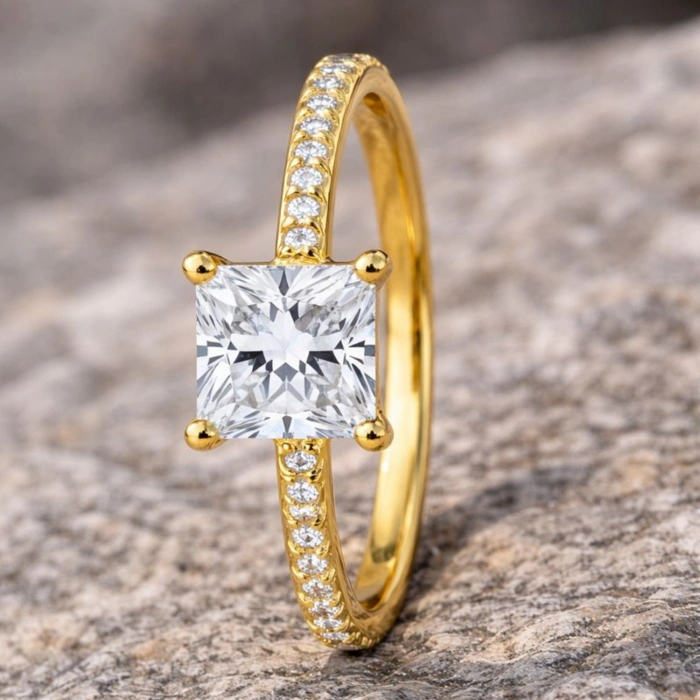 0.70 Karat Prenses Kesim Pırlanta Yüzük