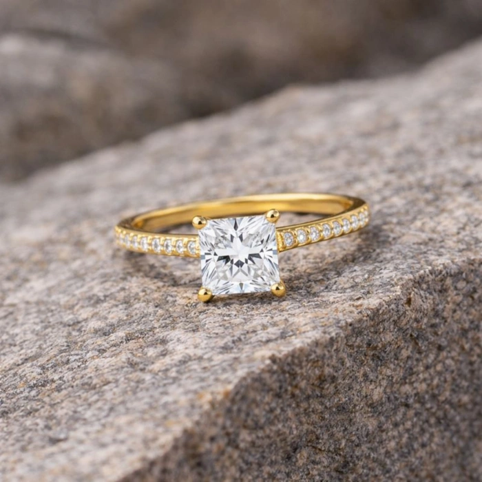 0.70 Karat Prenses Kesim Pırlanta Yüzük