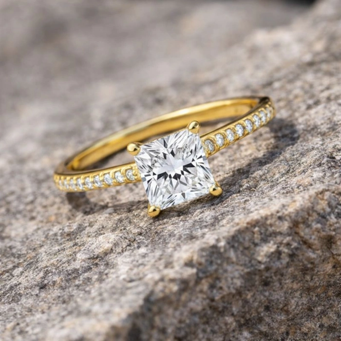 0.70 Karat Prenses Kesim Pırlanta Yüzük