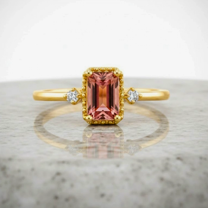 0.90 Karat Pembe Turmalin Pırlanta Yüzük, Zümrüt Kesim Altın Yüzük