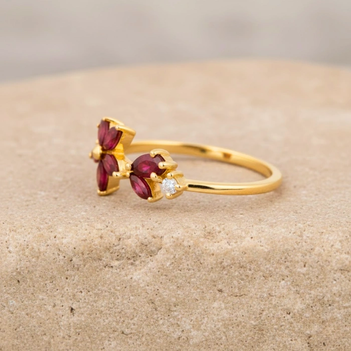 0.75 Karat Yakut Taşlı Pırlanta Yüzük, Markiz Kesim Altın Yüzük