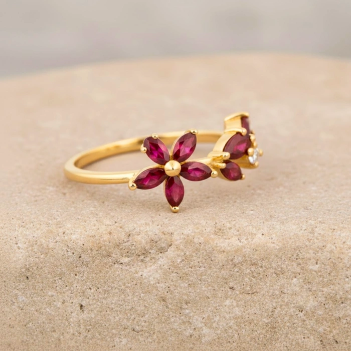 0.75 Karat Yakut Taşlı Pırlanta Yüzük, Markiz Kesim Altın Yüzük