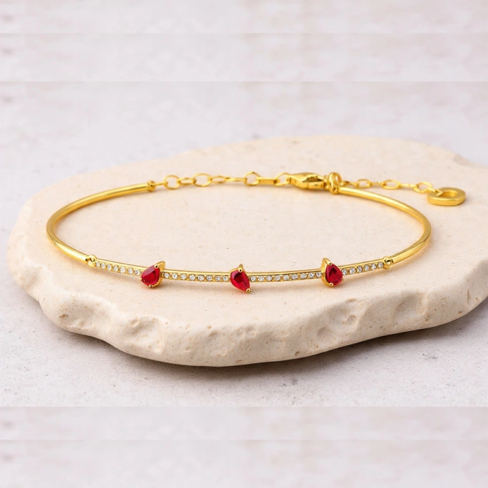 0.43 Karat Damla Kesim Yakut Pırlanta Bileklik