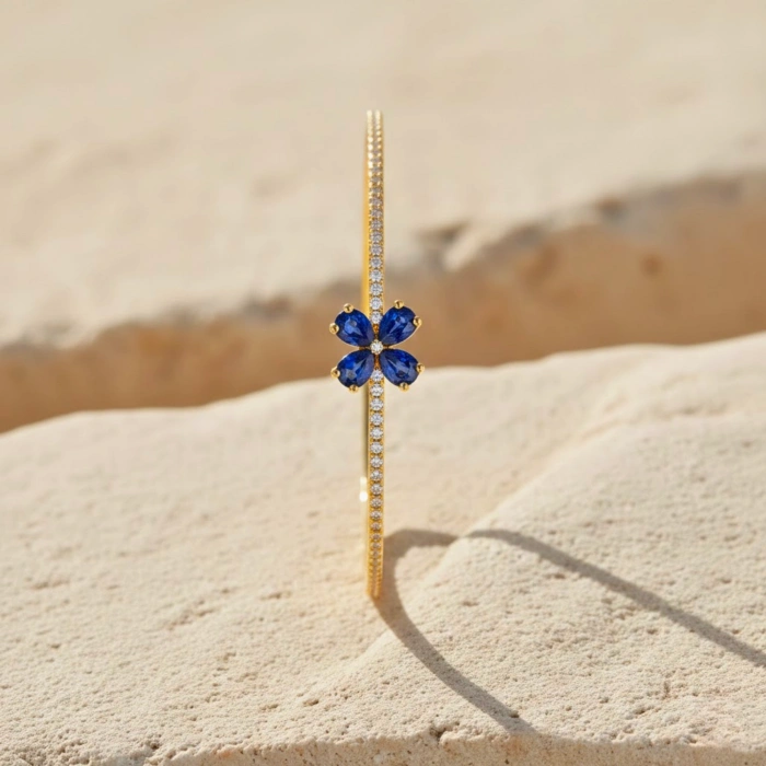 1.02 Karat Pırlanta Yonca Tasarım Safir Bileklik