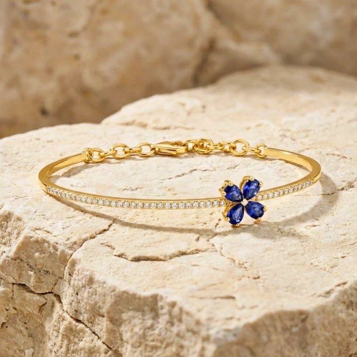 1.02 Karat Pırlanta Yonca Tasarım Safir Bileklik