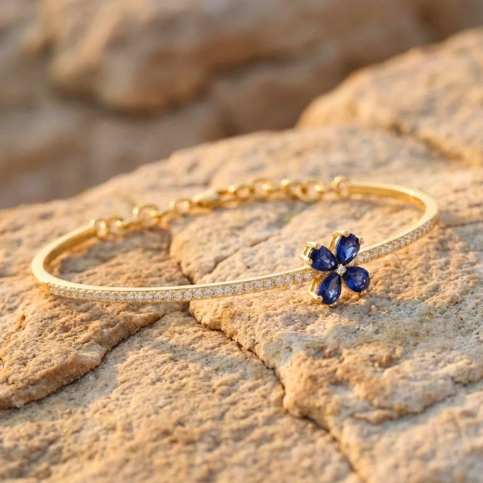 1.02 Karat Pırlanta Yonca Tasarım Safir Bileklik