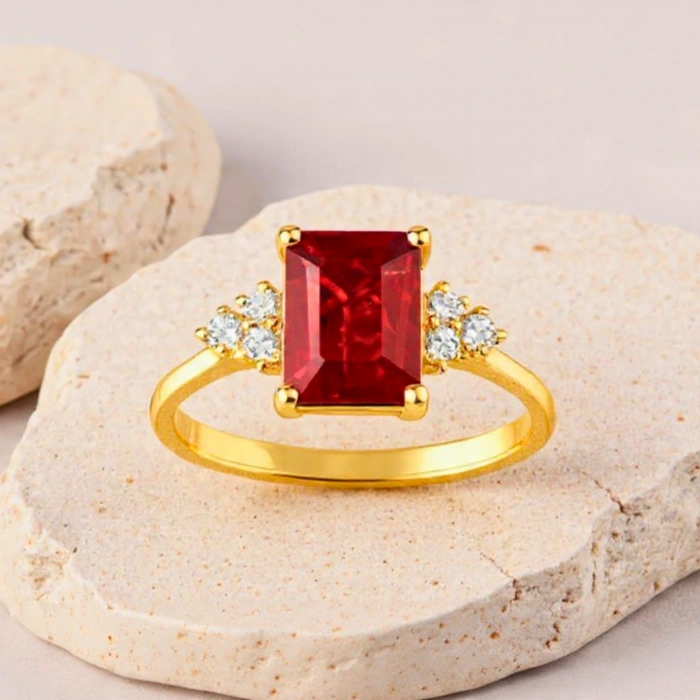 3.99 Karat Pırlanta Zümrüt Kesim Yakut Yüzük