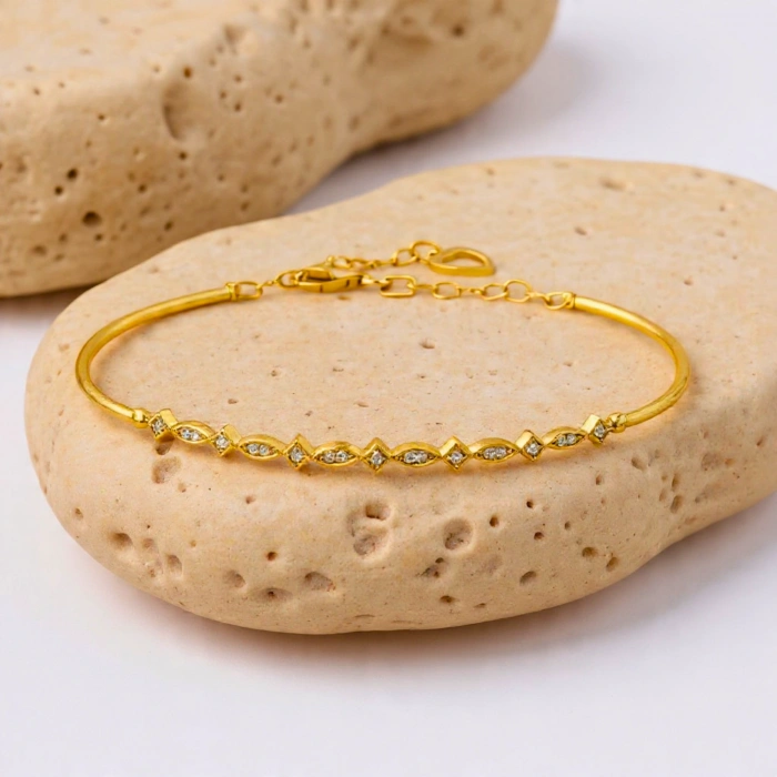 0.14 Carat Heart Detail Diamond Bracelet