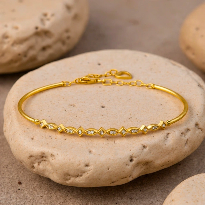 0.14 Carat Heart Detail Diamond Bracelet