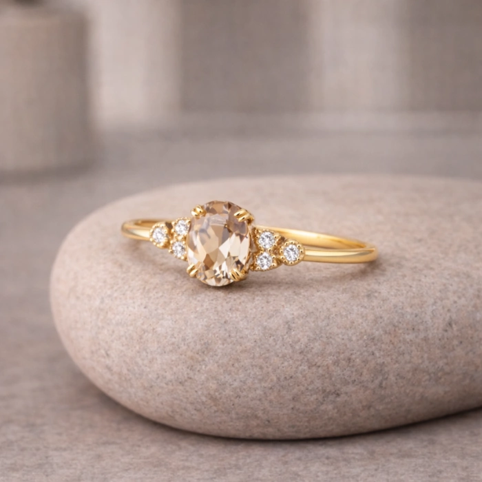 0.63 Karat Pırlanta Oval Kesim Morganit Yüzük