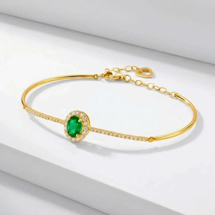 0.84 Karat Pırlanta Kalp Detaylı Zümrüt Bileklik