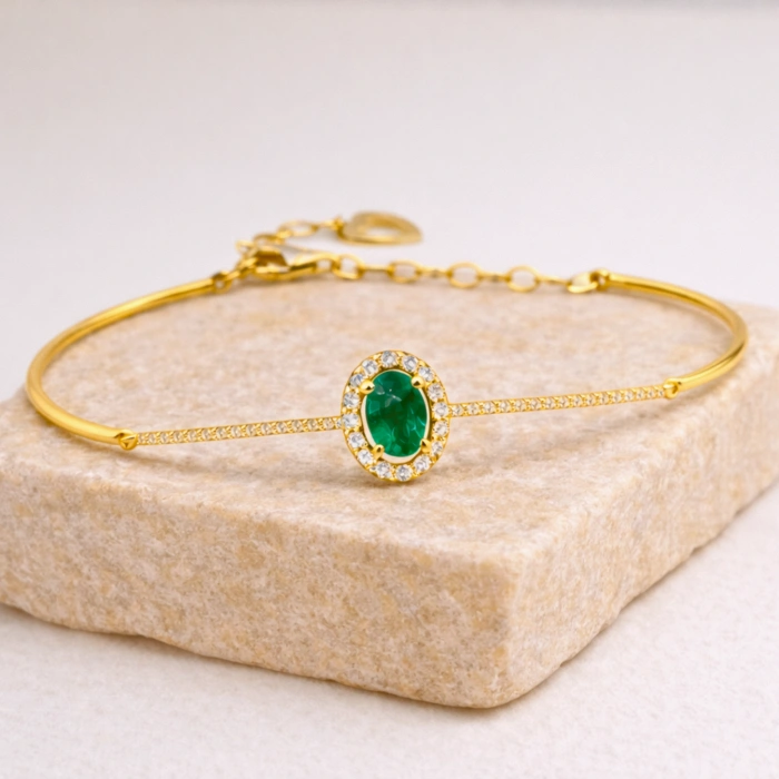 0.84 Karat Pırlanta Kalp Detaylı Zümrüt Bileklik