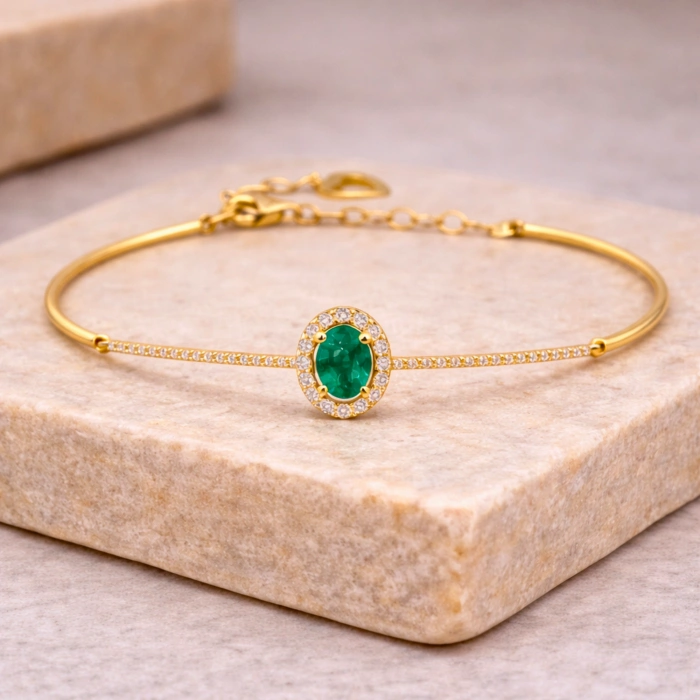 0.84 Karat Pırlanta Kalp Detaylı Zümrüt Bileklik