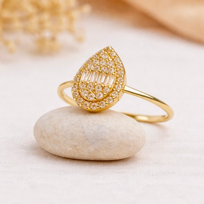 14K Gold Baguette Ring – Minimalist Wedding Band & Elegant Engagement Ring