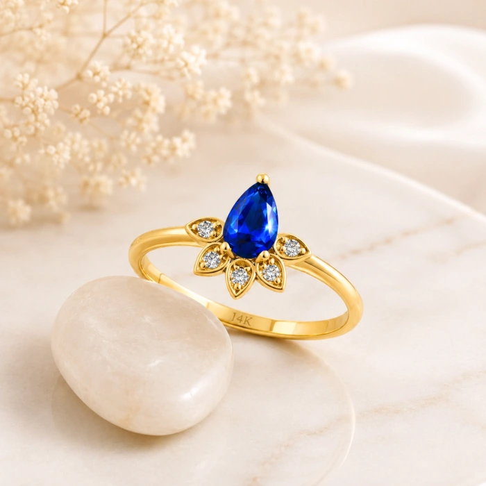 0.57 Karat Pırlanta Mavi Safir Damla Yüzük