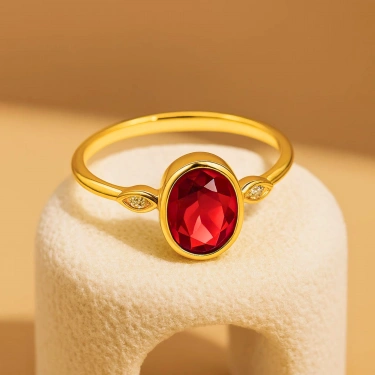 14 Ayar Altın Oval Kesim Yakut Yüzük