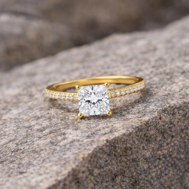 0.70 Karat Prenses Kesim Pırlanta Yüzük