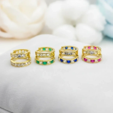 14 Ayar Altın Renkli Taşlı Halka Küpe