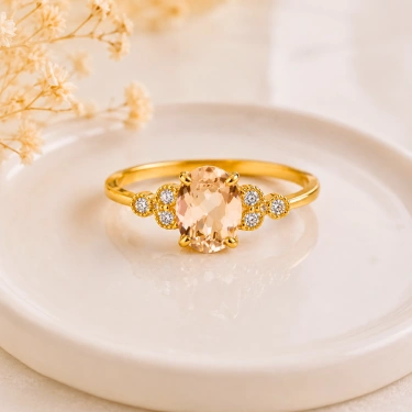 0.63 Karat Pırlanta Oval Kesim Morganit Yüzük