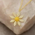 14K Gold Elegant Daisy Necklace