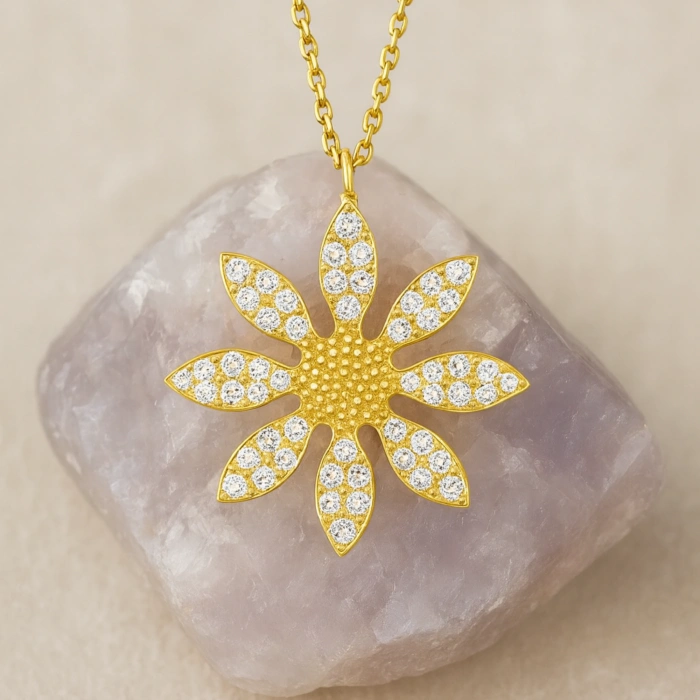 14K Gold Elegant Daisy Necklace