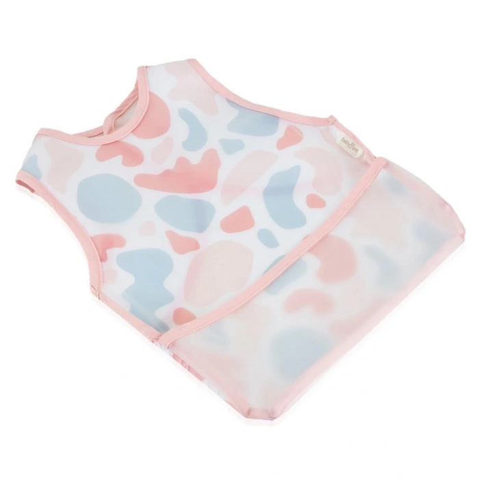 Pembe Giymeli Önlük ile Konforlu, Leke Tutmaz ve Eğitici Beslenme Zamanı