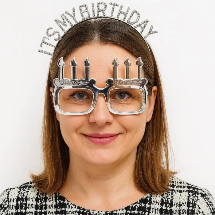 Çocuk İt&#39;sMyBirthdayYazılıTaçveMumŞekilliGözlükSetiGümüşRenk