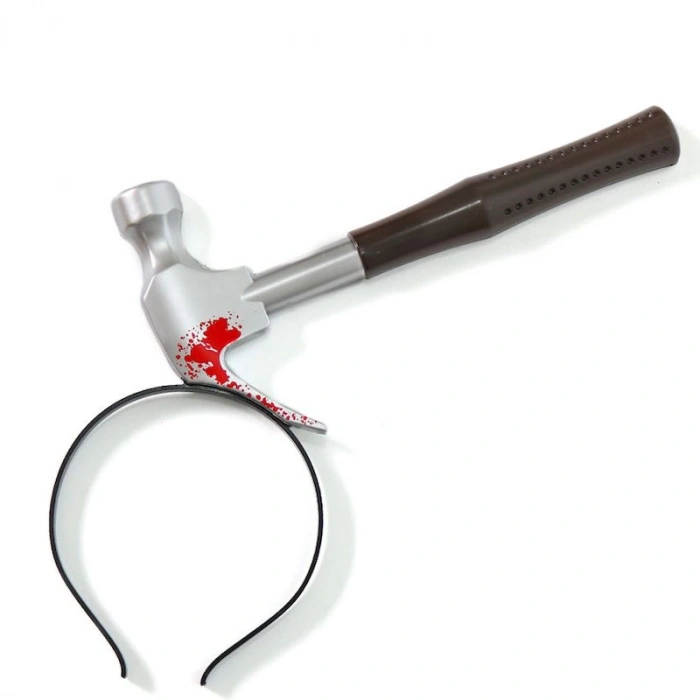 Çocuk Kafaya Saplanmış Kahverengi Saplı Çekiç Şaka Tacı