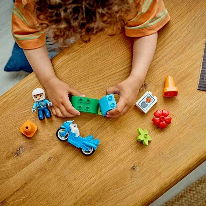 Kasabası Mavi Polis Motosikleti 10471