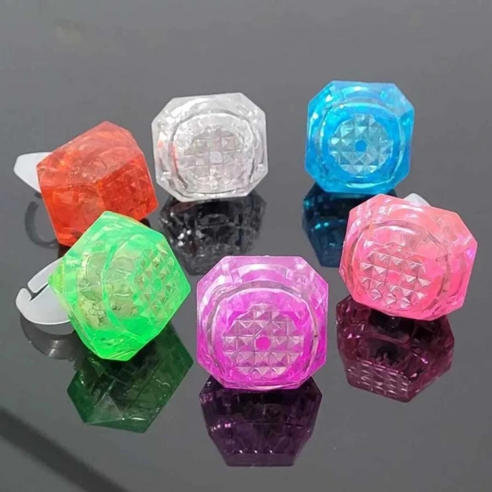 Kristal Tasarımlı Led Glow Işıklı Yeşil Yüzük 3 Modlu Parti Aksesuarı