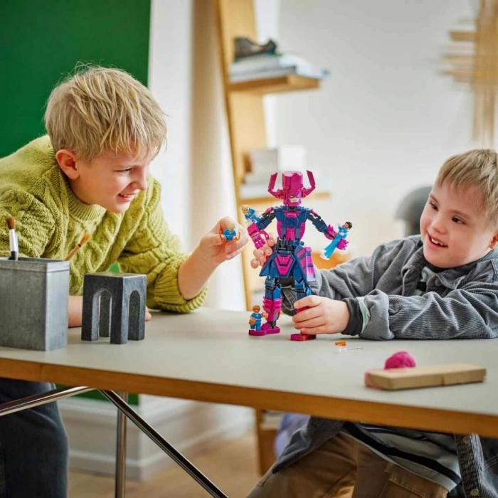 Eğitici Oyuncak LEGO Marvel Fantastik Dörtlü, Galactus Yapım Figürüne Karşı 76316