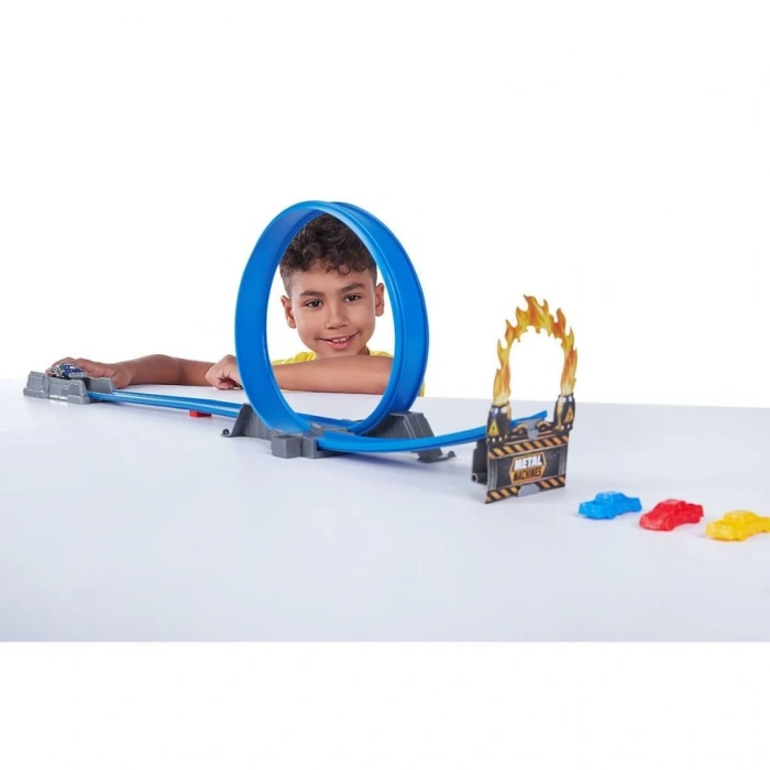 Çocuk MEA01000 Metal Machines Kızgın Yol Oyun Seti