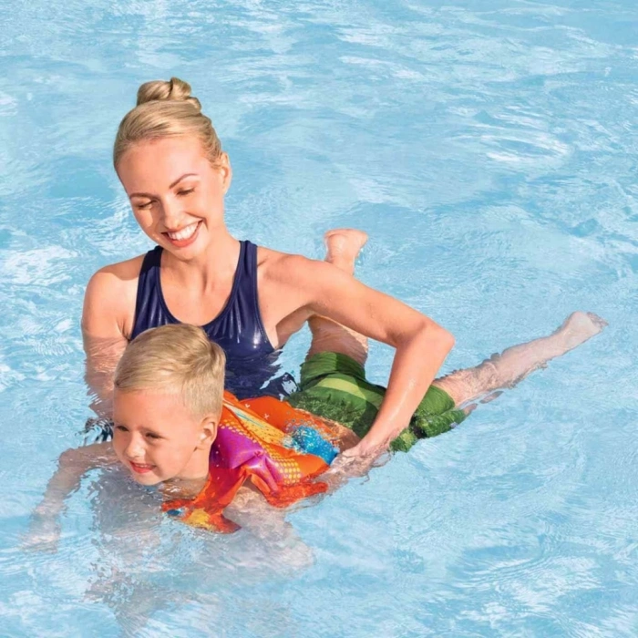 Can yeleği ile yüzme öğrenimine destek ve su güvenliği