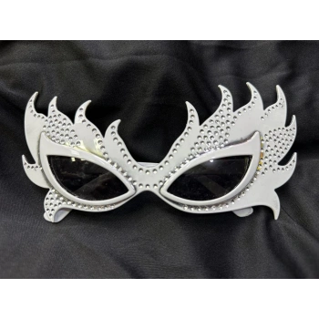 Beyaz alev gözlükle kostüm temalı eğlenceli ve yaratıcı partilerde rol alma keyfi