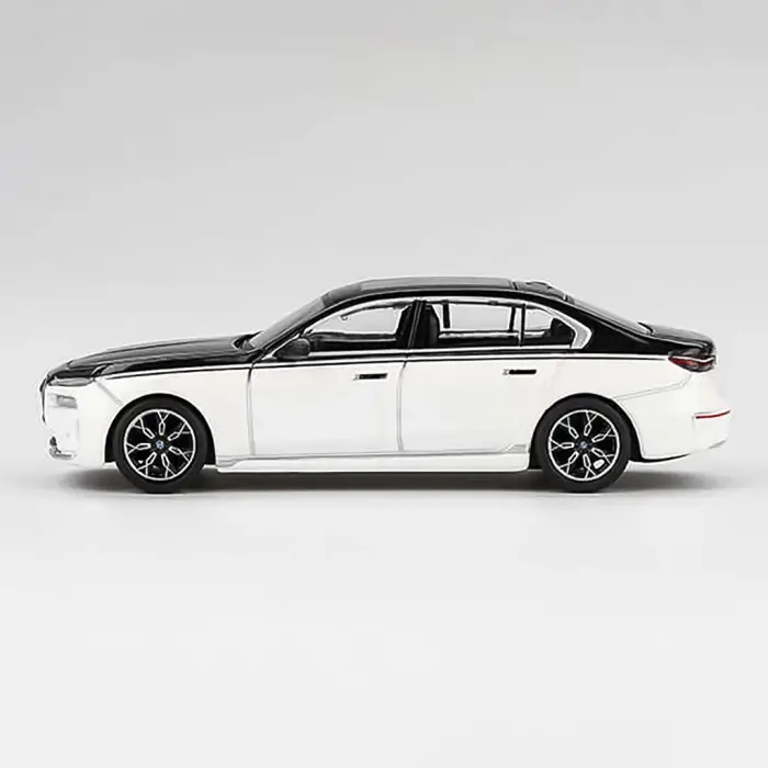 Mini GT 1/64 BMW i7 xDrive60 Alpine White / Black Sapphire MGT00959-BL