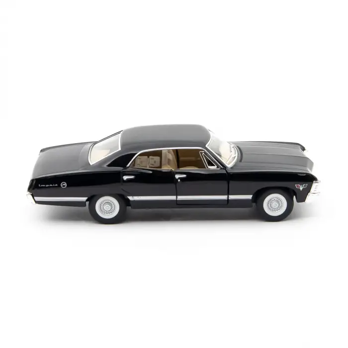 Kinsmart 1/38 1967 Chevrolet Impala - KT5418W