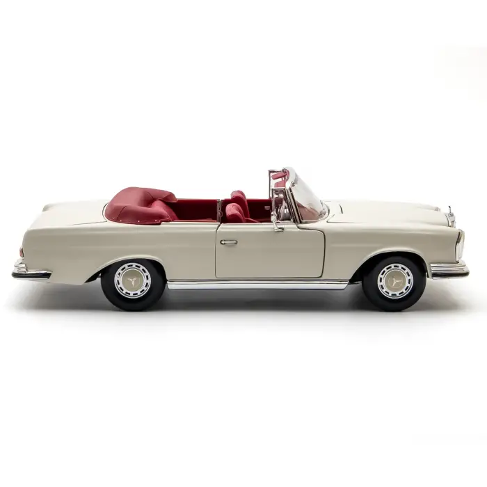 Maisto 1:18 1967 Mercedes-Benz 280 SE Diecast Model Araba - 31811