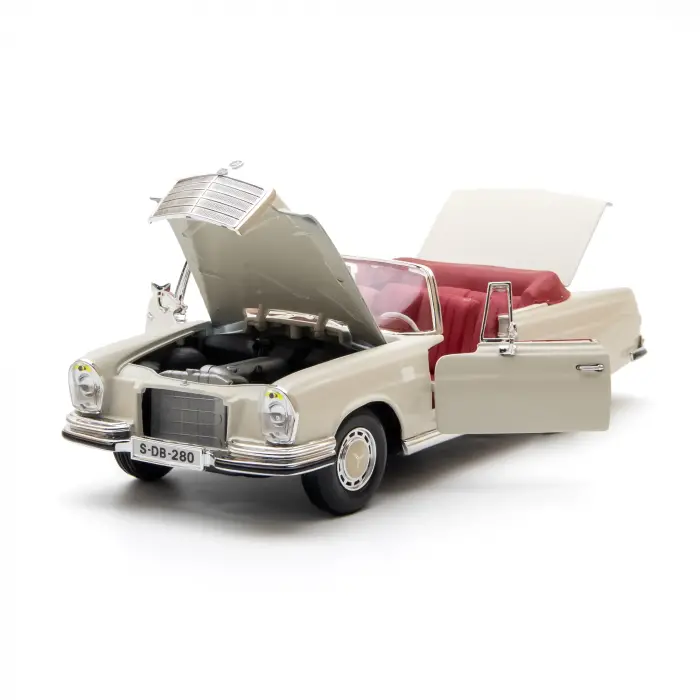 Maisto 1:18 1967 Mercedes-Benz 280 SE Diecast Model Araba - 31811