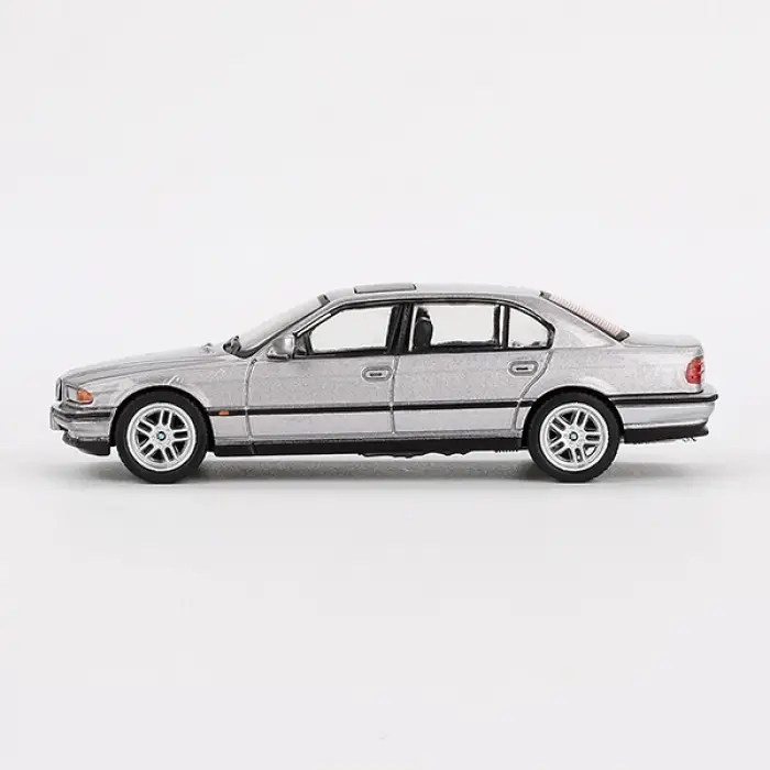 Mini GT 1/64 BMW 750IL Aspen Silver Metallic - Blister Paket MGT00792-BL
