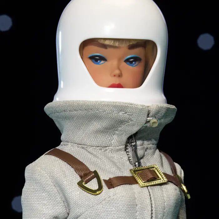 Barbie Astronot 60. Yıl Dönümü Nostaljik Bebek JBJ48