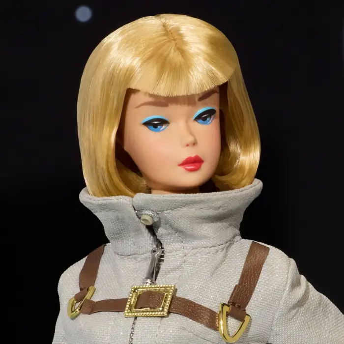 Barbie Astronot 60. Yıl Dönümü Nostaljik Bebek JBJ48